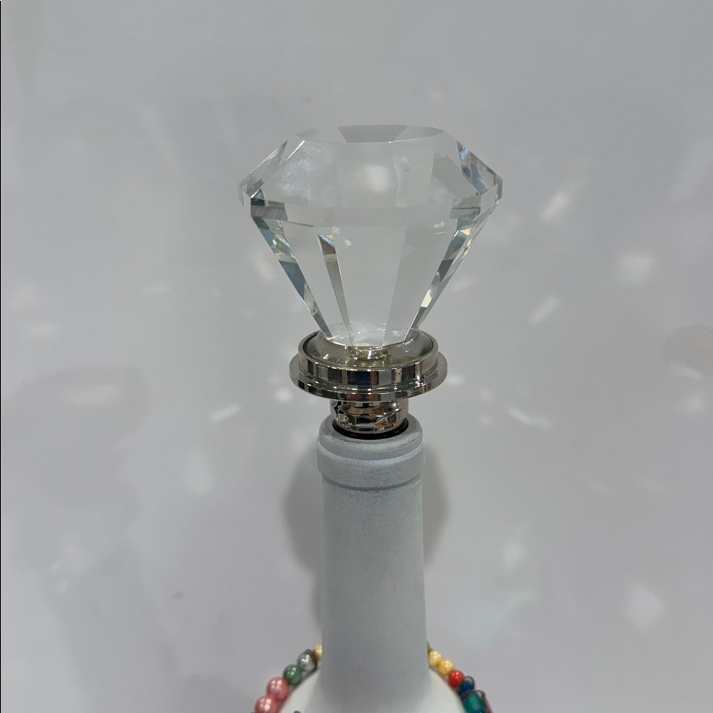 Faceted Crystle Wine Bottle Stopper, Silver Base with 3 Black Rubber Rings
